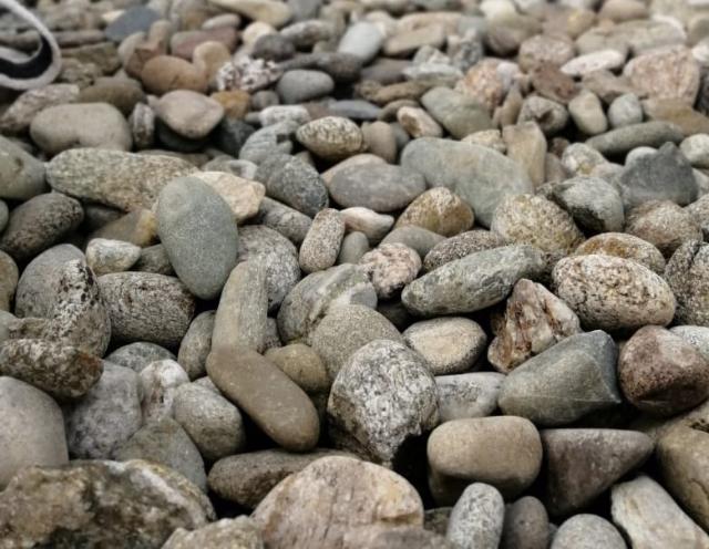 Галька речная пестрая (20-40 мм.)  купить в Россоши от производителя, без посредников